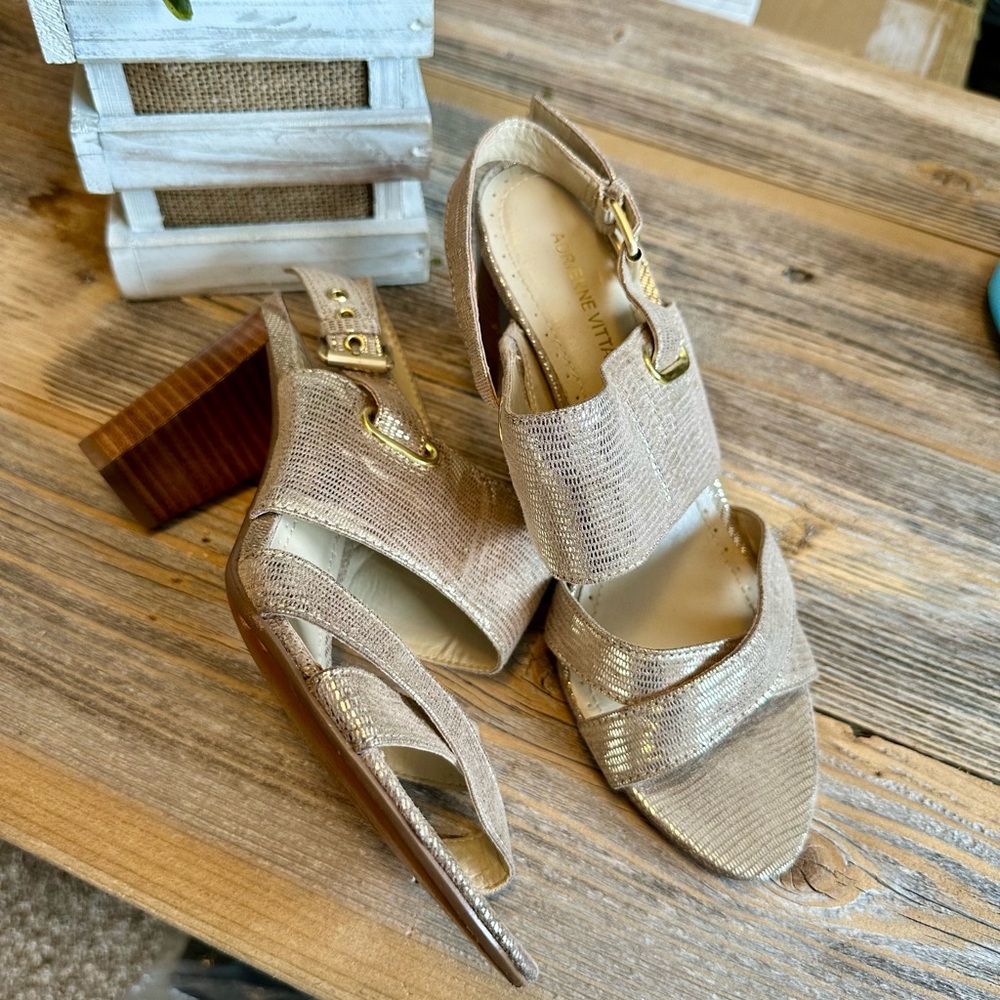 Adrienne Vittadini Women’s Gold Heels Size 7